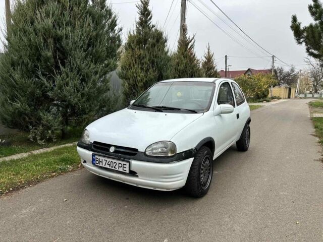 Белый Опель Корса, объемом двигателя 1.2 л и пробегом 123 тыс. км за 1100 $, фото 1 на Automoto.ua