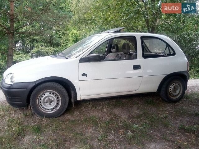 Белый Опель Корса, объемом двигателя 1.69 л и пробегом 498 тыс. км за 1800 $, фото 1 на Automoto.ua