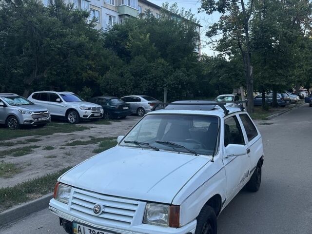 Белый Опель Корса, объемом двигателя 1 л и пробегом 245 тыс. км за 381 $, фото 1 на Automoto.ua