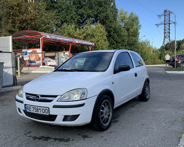 Білий Опель Корса, об'ємом двигуна 1.3 л та пробігом 300 тис. км за 2800 $, фото 1 на Automoto.ua