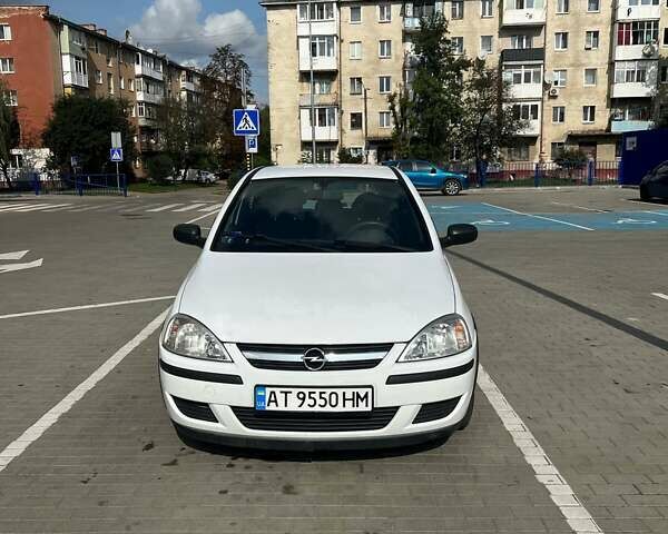 Белый Опель Корса, объемом двигателя 1.23 л и пробегом 178 тыс. км за 2800 $, фото 1 на Automoto.ua