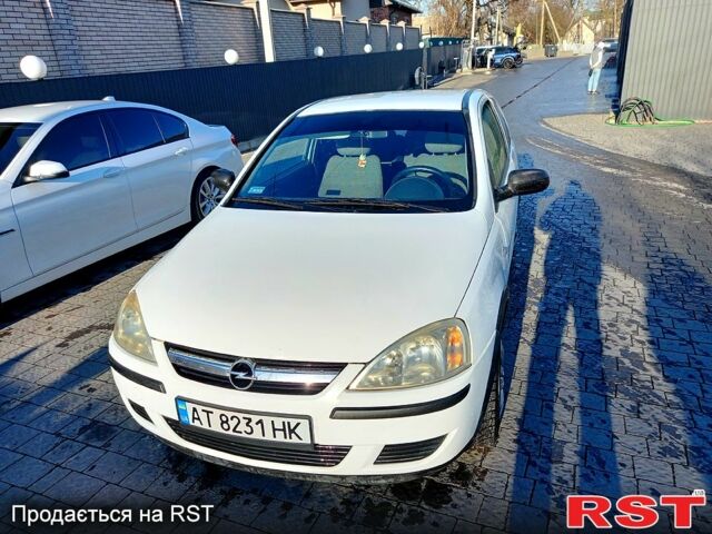 Белый Опель Корса, объемом двигателя 1.2 л и пробегом 199 тыс. км за 2700 $, фото 1 на Automoto.ua
