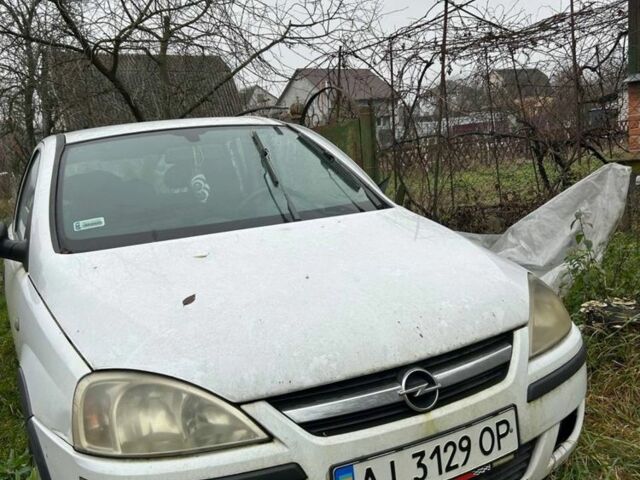 Белый Опель Корса, объемом двигателя 1.2 л и пробегом 270 тыс. км за 1200 $, фото 1 на Automoto.ua