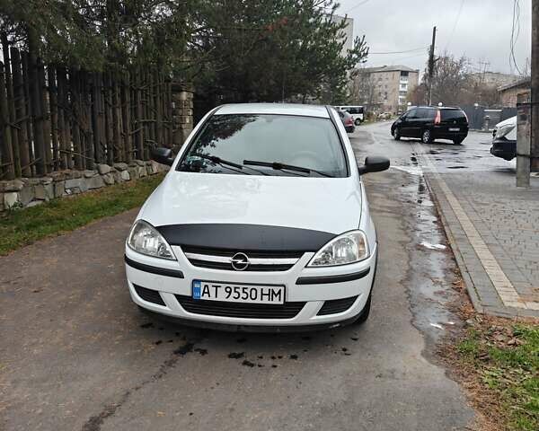 Білий Опель Корса, об'ємом двигуна 1.23 л та пробігом 196 тис. км за 2600 $, фото 1 на Automoto.ua
