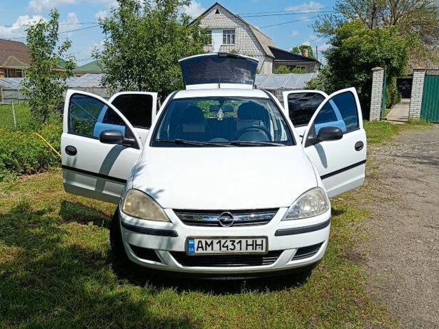 Білий Опель Корса, об'ємом двигуна 1.2 л та пробігом 158 тис. км за 3700 $, фото 1 на Automoto.ua