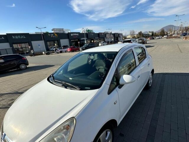 Белый Опель Корса, объемом двигателя 1.2 л и пробегом 171 тыс. км за 4174 $, фото 1 на Automoto.ua