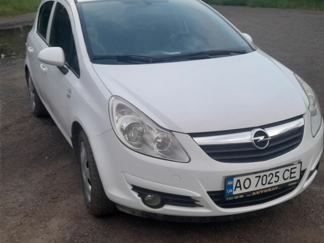 Белый Опель Корса, объемом двигателя 1.2 л и пробегом 263 тыс. км за 3800 $, фото 1 на Automoto.ua