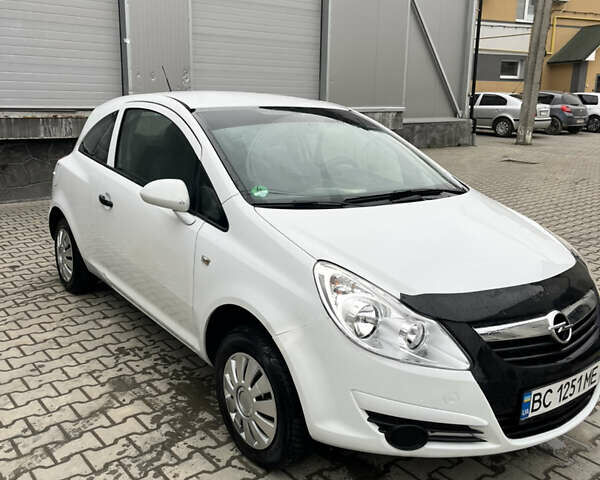 Белый Опель Корса, объемом двигателя 1.23 л и пробегом 349 тыс. км за 2850 $, фото 1 на Automoto.ua