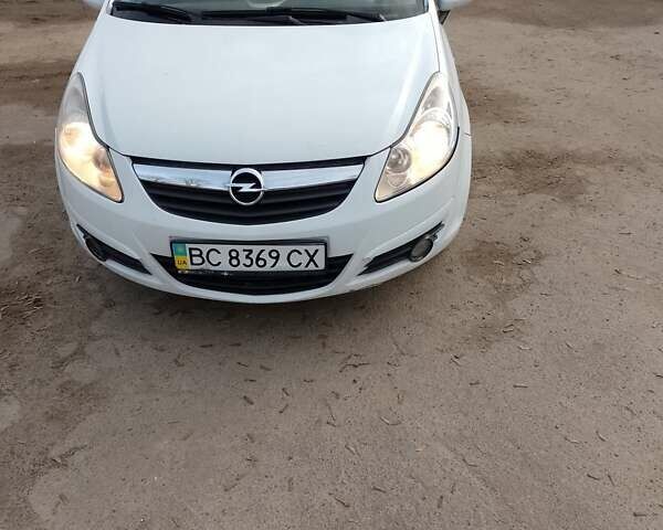 Білий Опель Корса, об'ємом двигуна 1 л та пробігом 161 тис. км за 2500 $, фото 1 на Automoto.ua