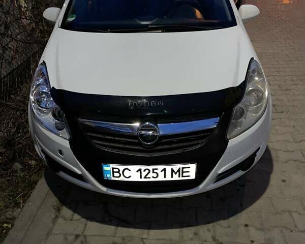Белый Опель Корса, объемом двигателя 1.23 л и пробегом 300 тыс. км за 2900 $, фото 1 на Automoto.ua