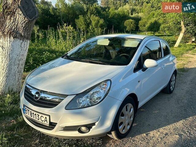 Белый Опель Корса, объемом двигателя 1.23 л и пробегом 152 тыс. км за 5200 $, фото 1 на Automoto.ua