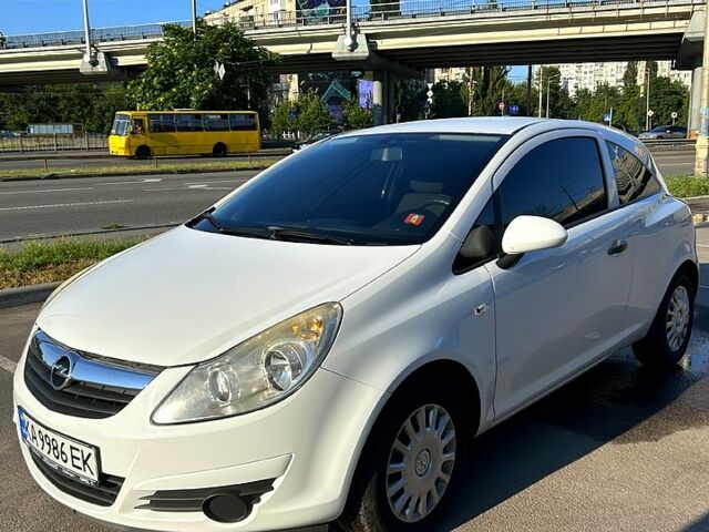 Белый Опель Корса, объемом двигателя 10 л и пробегом 140 тыс. км за 3500 $, фото 1 на Automoto.ua