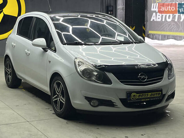 Белый Опель Корса, объемом двигателя 1.4 л и пробегом 227 тыс. км за 6500 $, фото 1 на Automoto.ua