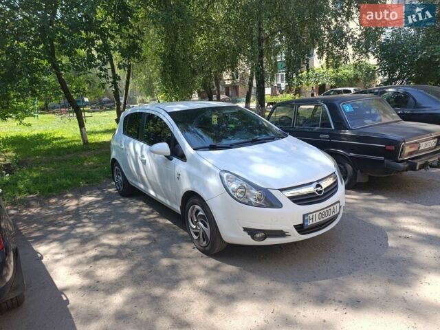 Белый Опель Корса, объемом двигателя 1.25 л и пробегом 295 тыс. км за 4000 $, фото 1 на Automoto.ua