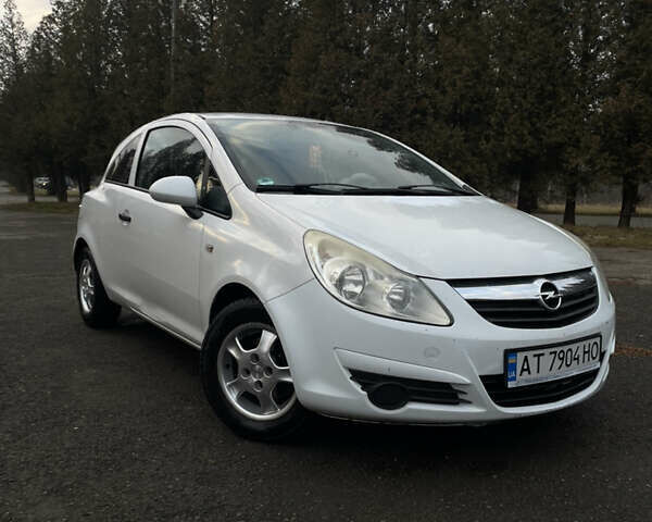 Білий Опель Корса, об'ємом двигуна 1.2 л та пробігом 300 тис. км за 3900 $, фото 1 на Automoto.ua