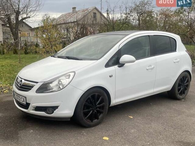 Белый Опель Корса, объемом двигателя 1.4 л и пробегом 150 тыс. км за 6500 $, фото 1 на Automoto.ua