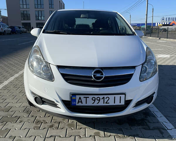 Белый Опель Корса, объемом двигателя 1.2 л и пробегом 56 тыс. км за 6990 $, фото 1 на Automoto.ua