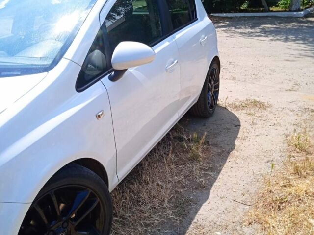 Білий Опель Корса, об'ємом двигуна 1.4 л та пробігом 157 тис. км за 5800 $, фото 1 на Automoto.ua