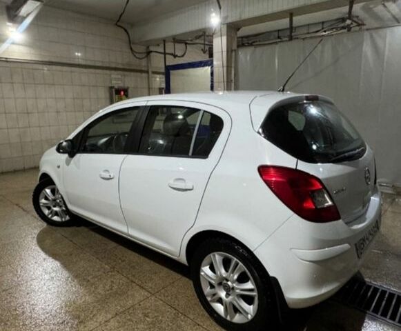 Белый Опель Корса, объемом двигателя 1.25 л и пробегом 235 тыс. км за 4750 $, фото 1 на Automoto.ua