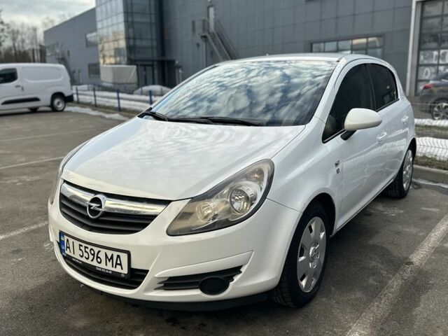 Белый Опель Корса, объемом двигателя 1.3 л и пробегом 263 тыс. км за 5100 $, фото 1 на Automoto.ua