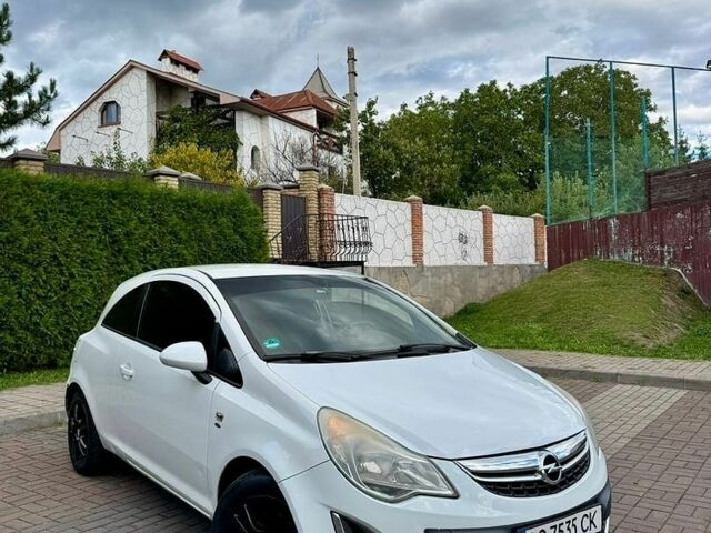 Белый Опель Корса, объемом двигателя 1.23 л и пробегом 250 тыс. км за 4000 $, фото 1 на Automoto.ua