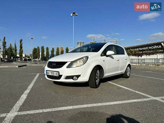 Белый Опель Корса, объемом двигателя 1.23 л и пробегом 185 тыс. км за 4100 $, фото 1 на Automoto.ua