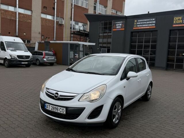 Белый Опель Корса, объемом двигателя 1.2 л и пробегом 210 тыс. км за 3950 $, фото 1 на Automoto.ua