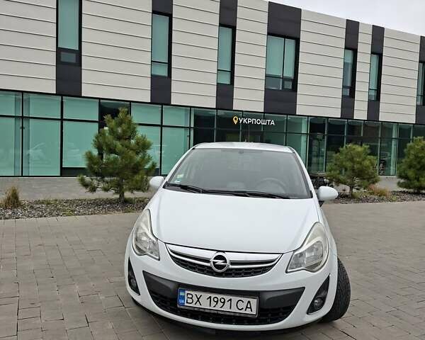 Белый Опель Корса, объемом двигателя 1.2 л и пробегом 280 тыс. км за 5100 $, фото 1 на Automoto.ua