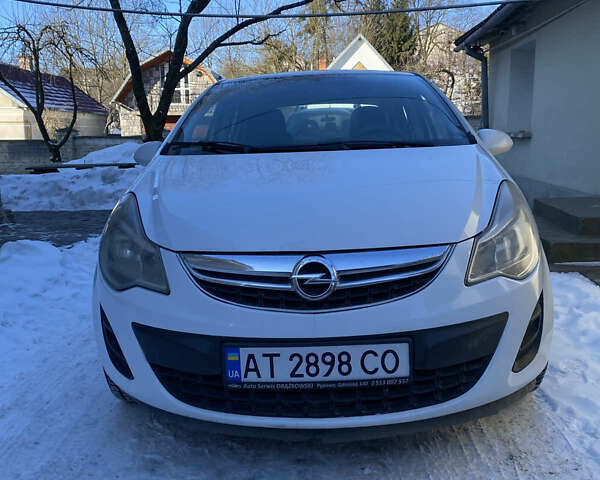 Белый Опель Корса, объемом двигателя 1.25 л и пробегом 263 тыс. км за 3400 $, фото 1 на Automoto.ua