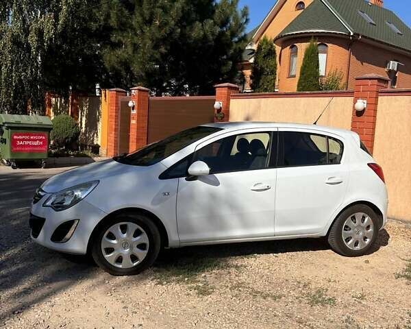Белый Опель Корса, объемом двигателя 1.2 л и пробегом 77 тыс. км за 6200 $, фото 1 на Automoto.ua