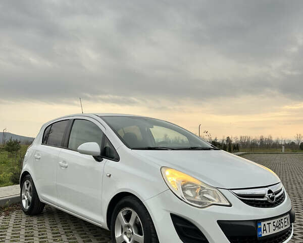 Белый Опель Корса, объемом двигателя 1.3 л и пробегом 182 тыс. км за 5200 $, фото 1 на Automoto.ua