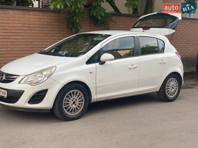 Білий Опель Корса, об'ємом двигуна 1.2 л та пробігом 270 тис. км за 3600 $, фото 1 на Automoto.ua