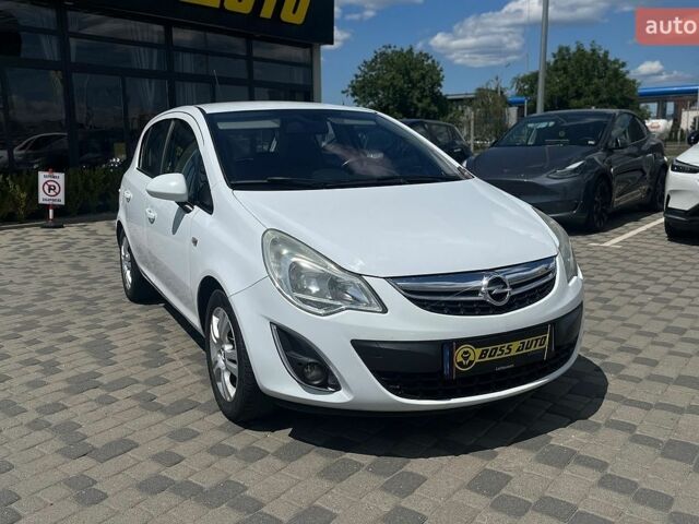 Белый Опель Корса, объемом двигателя 1.25 л и пробегом 235 тыс. км за 5800 $, фото 1 на Automoto.ua