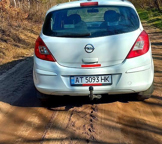 Белый Опель Корса, объемом двигателя 1.2 л и пробегом 0 тыс. км за 5200 $, фото 1 на Automoto.ua