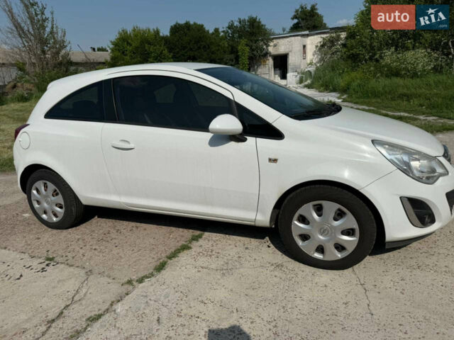 Белый Опель Корса, объемом двигателя 1.23 л и пробегом 133 тыс. км за 5999 $, фото 1 на Automoto.ua