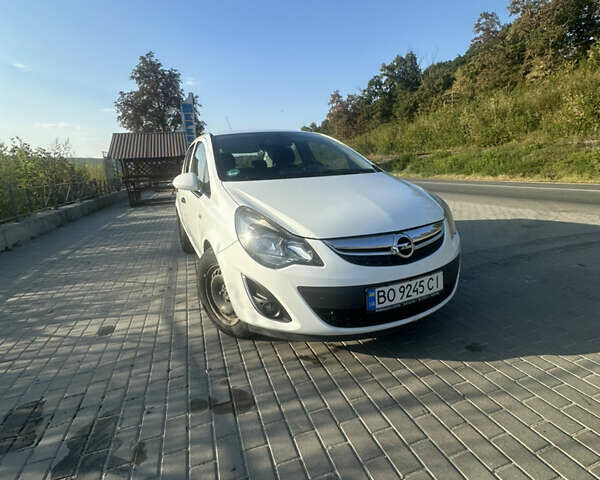 Белый Опель Корса, объемом двигателя 1.25 л и пробегом 220 тыс. км за 5500 $, фото 1 на Automoto.ua