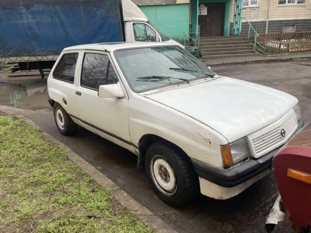 Белый Опель Корса, объемом двигателя 0 л и пробегом 123 тыс. км за 174 $, фото 1 на Automoto.ua