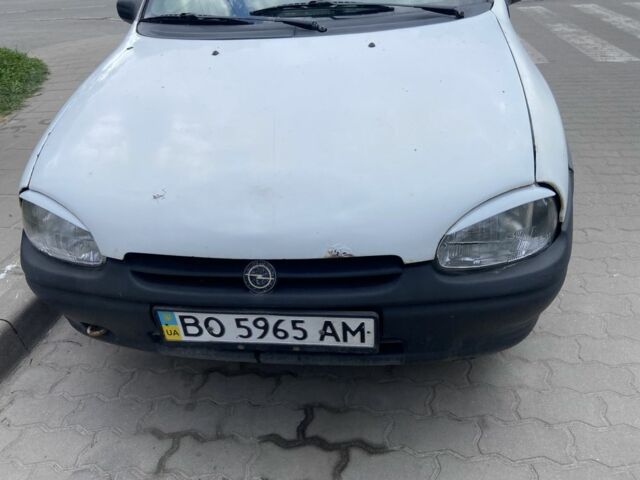 Белый Опель Корса, объемом двигателя 1 л и пробегом 245 тыс. км за 950 $, фото 1 на Automoto.ua