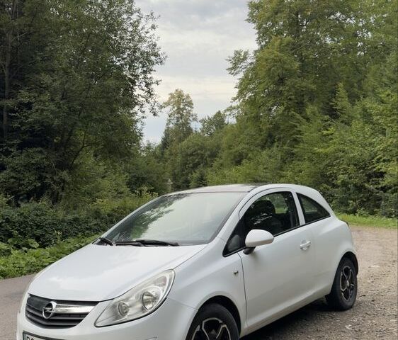 Білий Опель Корса, об'ємом двигуна 1 л та пробігом 173 тис. км за 3201 $, фото 1 на Automoto.ua