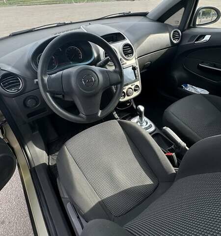 Бежевий Опель Корса, об'ємом двигуна 1.23 л та пробігом 197 тис. км за 5000 $, фото 1 на Automoto.ua