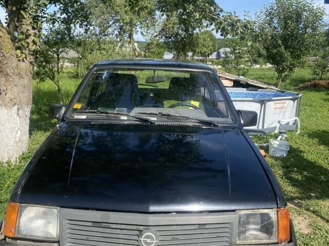 Черный Опель Корса, объемом двигателя 1.2 л и пробегом 886 тыс. км за 300 $, фото 1 на Automoto.ua