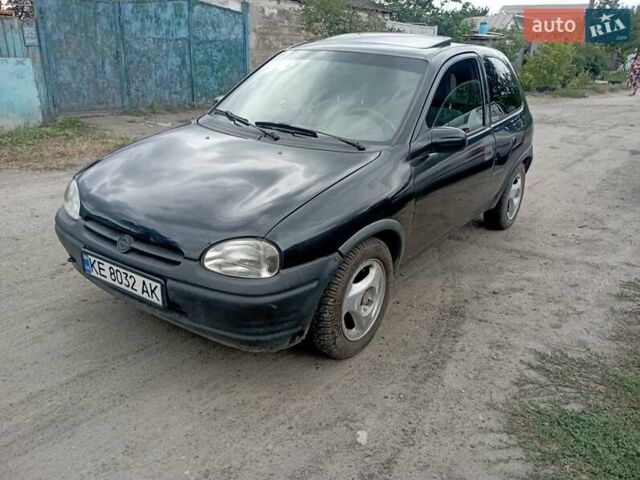 Черный Опель Корса, объемом двигателя 1.2 л и пробегом 450 тыс. км за 1700 $, фото 1 на Automoto.ua