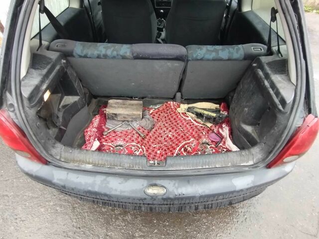 Черный Опель Корса, объемом двигателя 1 л и пробегом 1000 тыс. км за 1100 $, фото 1 на Automoto.ua