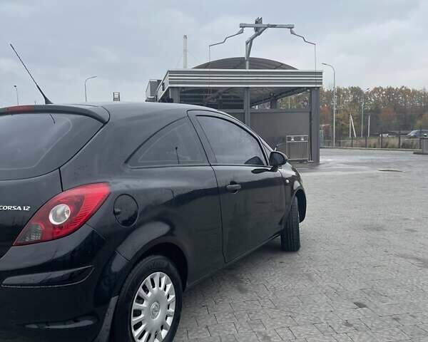 Черный Опель Корса, объемом двигателя 1.23 л и пробегом 182 тыс. км за 4000 $, фото 1 на Automoto.ua