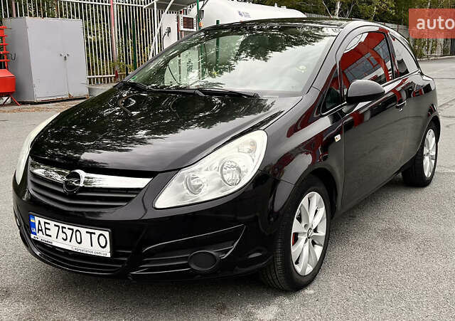 Черный Опель Корса, объемом двигателя 1.2 л и пробегом 197 тыс. км за 4550 $, фото 1 на Automoto.ua