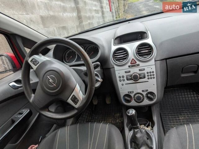 Черный Опель Корса, объемом двигателя 1.3 л и пробегом 180 тыс. км за 4000 $, фото 1 на Automoto.ua