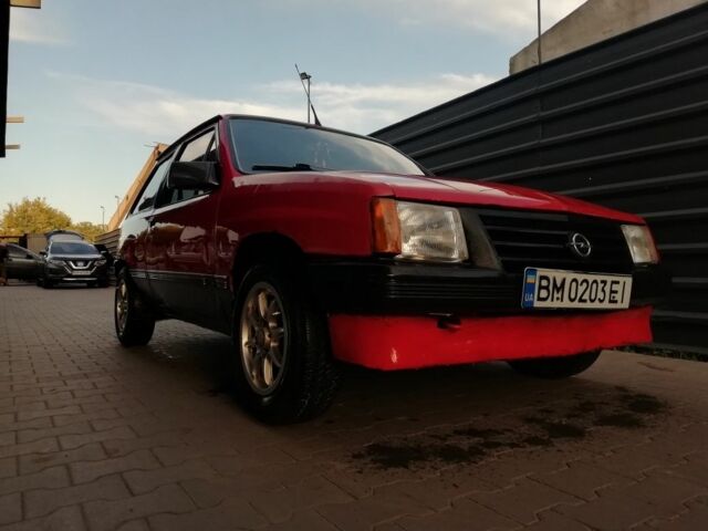 Красный Опель Корса, объемом двигателя 1 л и пробегом 1000 тыс. км за 544 $, фото 1 на Automoto.ua