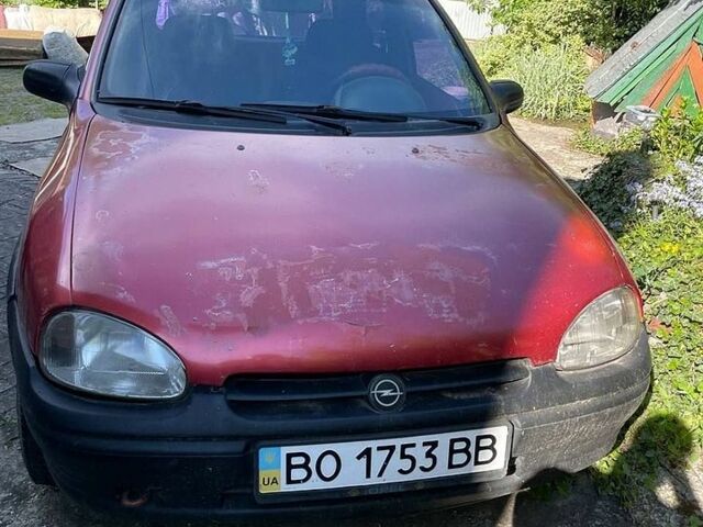 Красный Опель Корса, объемом двигателя 1.4 л и пробегом 330 тыс. км за 1100 $, фото 1 на Automoto.ua