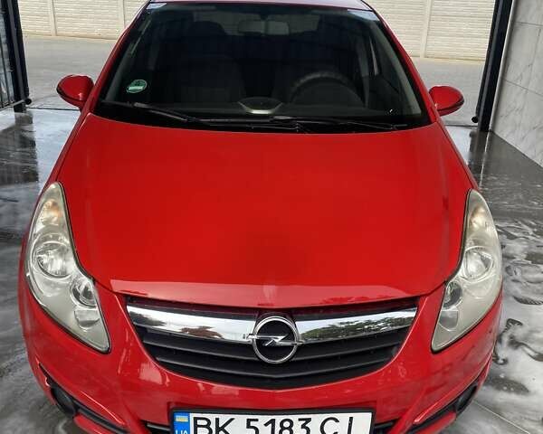 Красный Опель Корса, объемом двигателя 1 л и пробегом 282 тыс. км за 4350 $, фото 1 на Automoto.ua
