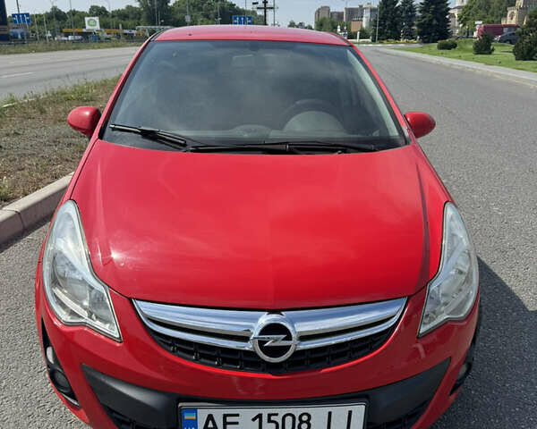Красный Опель Корса, объемом двигателя 1.23 л и пробегом 131 тыс. км за 5300 $, фото 1 на Automoto.ua